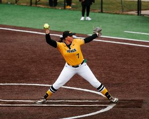 Image post by @iowasoftball on Twitter
