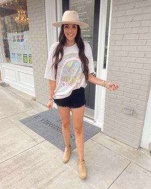 Image post by @sabrinanoellee on Instagram