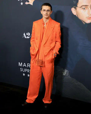 Image post by @vogueitalia on TikTok