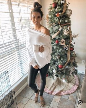 Image post by @sabrinanoellee on Instagram