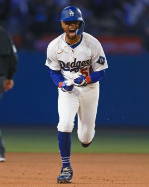 Image post by @MLB on Twitter