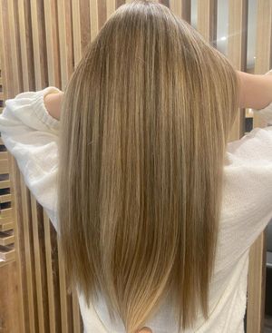 Image post by @enjoyhairstyling.aalen on Instagram