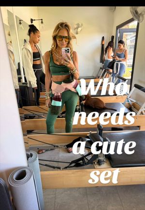 Video post by @shop.with.caroline on TikTok