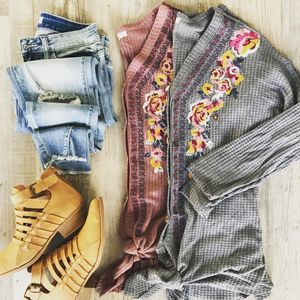 Image post by @shopfillyflair on Instagram
