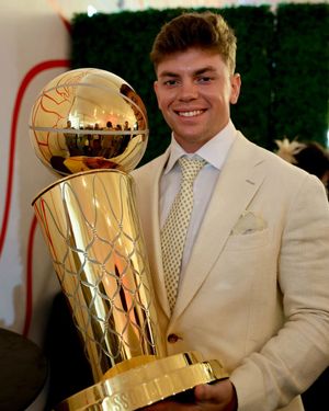 Image post by @nbafinalstrophy on Twitter