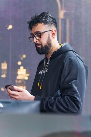 Image post by @Subliners on Twitter