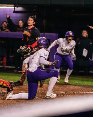Image post by @uwsoftball on Instagram