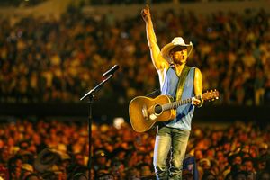 Image post by @kennychesney on Instagram