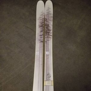 Image post by @j_skis on Instagram