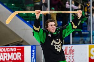 Image post by @paraidershockey on Instagram