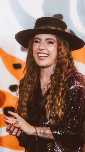 Image post by @lauanaprado on TikTok