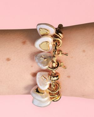 Image post by @theofficialpandora on Instagram