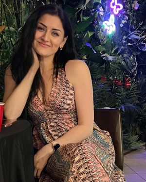 Image post by @zarinamunavarzadeh_official on Instagram