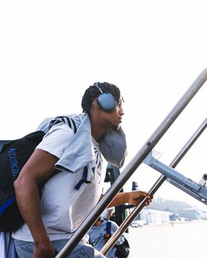 Image post by @uw_mbb on Instagram