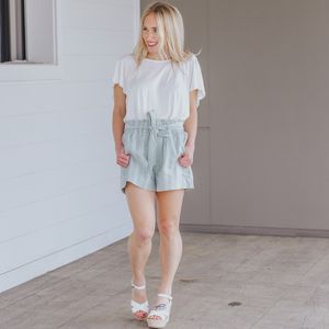 Image post by @shopfillyflair on Instagram