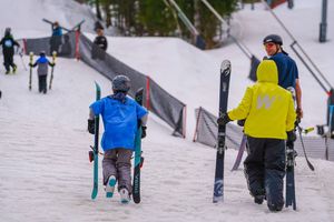 Image post by @mountsunapeeresort on Facebook