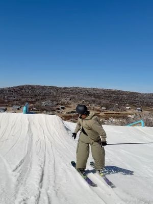 Image post by @newschoolers on Instagram