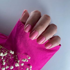 Image post by @nestanails on Instagram