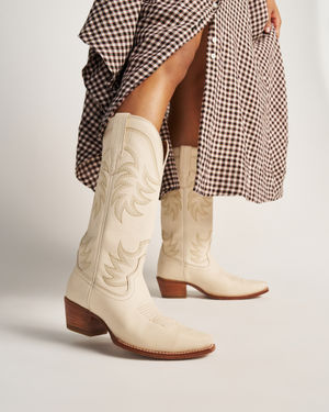 Image post by @dillards on Instagram