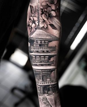Image post by @skindesigntattoos on Instagram