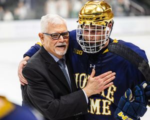 Image post by @NDHockey on Twitter