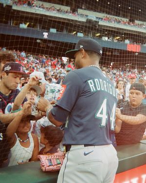 Image post by @kenzandthecamera on Instagram