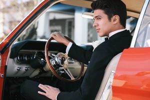 Image post by @menswearhouse on Twitter