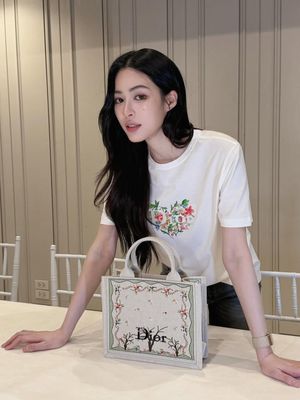 Image post by @ellemenhk on Instagram