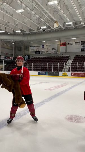 Video post by @TaurosHockey on Facebook