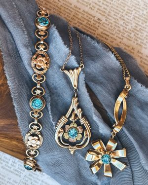 Image post by @maejeanvintage on Instagram