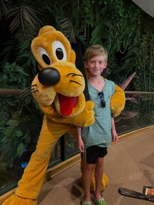 Image post by @Jessheartsthemeparks on Facebook