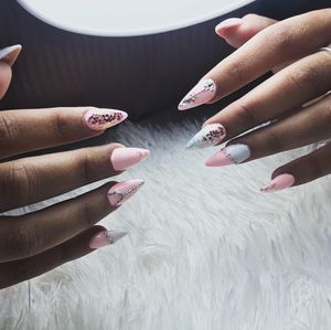 Image post by @nestanails on Instagram