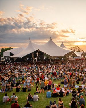 Image post by @darienlakeamp on Instagram