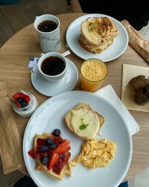 Image post by @villageatpaseodeluces on Instagram