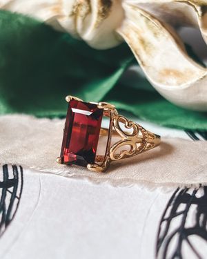Image post by @maejeanvintage on Instagram