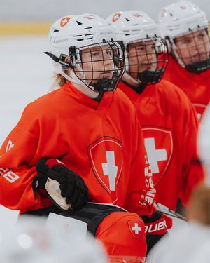 Image post by @swissicehockeywomen on Instagram