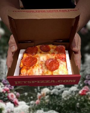 Image post by @jetspizza on Instagram