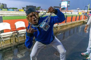 Image post by @bluewahoosbball on Instagram