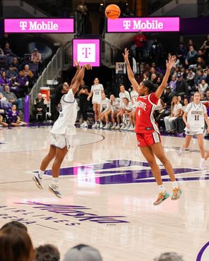 Image post by @uw_wbb on Instagram