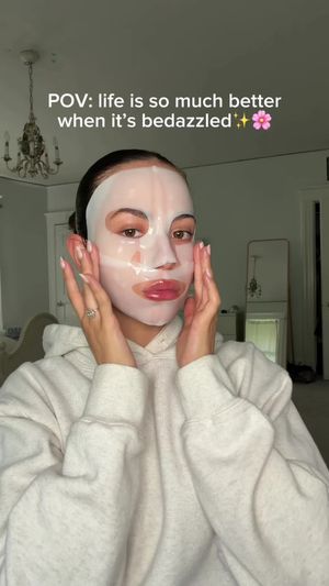 Video post by @anyaweitz on TikTok