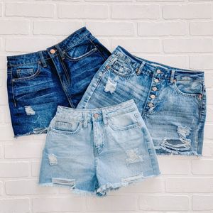 Image post by @shopfillyflair on Instagram