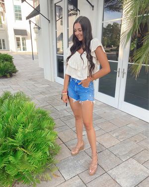 Image post by @sabrinanoellee on Instagram
