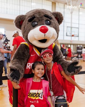 Image post by @rocketsgiveback on Instagram