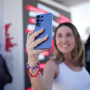 Image post by @samsungmobileusa on Instagram