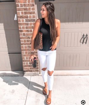 Image post by @sabrinanoellee on Instagram