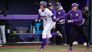 Image post by @UWSoftball on Twitter