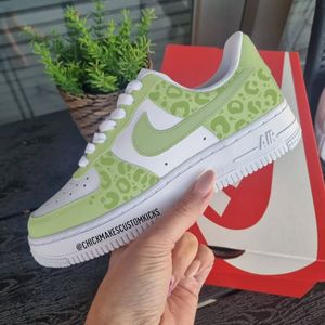 Image post by @chickmakescustomkicks on Instagram