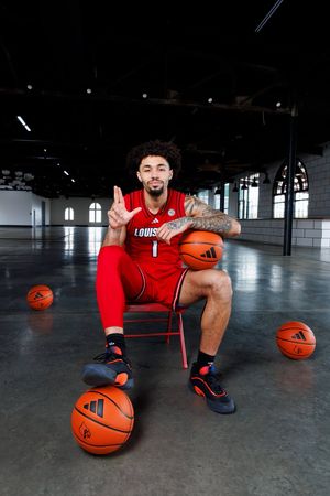 Image post by @LouisvilleMBB on Twitter