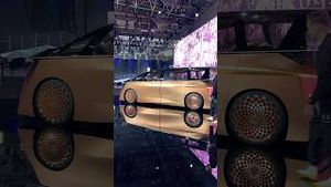 Video post by @supercarblondie on YouTube