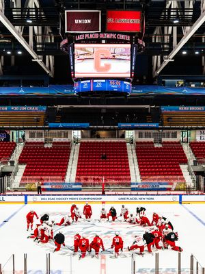 Image post by @cornellmhockey on Instagram